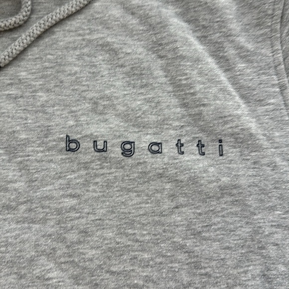 Bugatti brand hoodie. Size XL (fits smaller - model normally wears Medium) - Picture 7 of 14